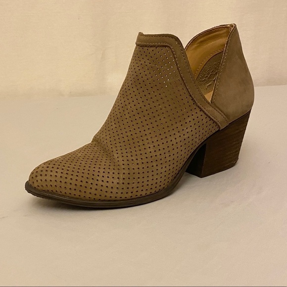 STEVE MADDEN Amerisa Leather Booties Boot Brown Block Heel Sz 8 Taupe Perforated - Picture 9 of 9